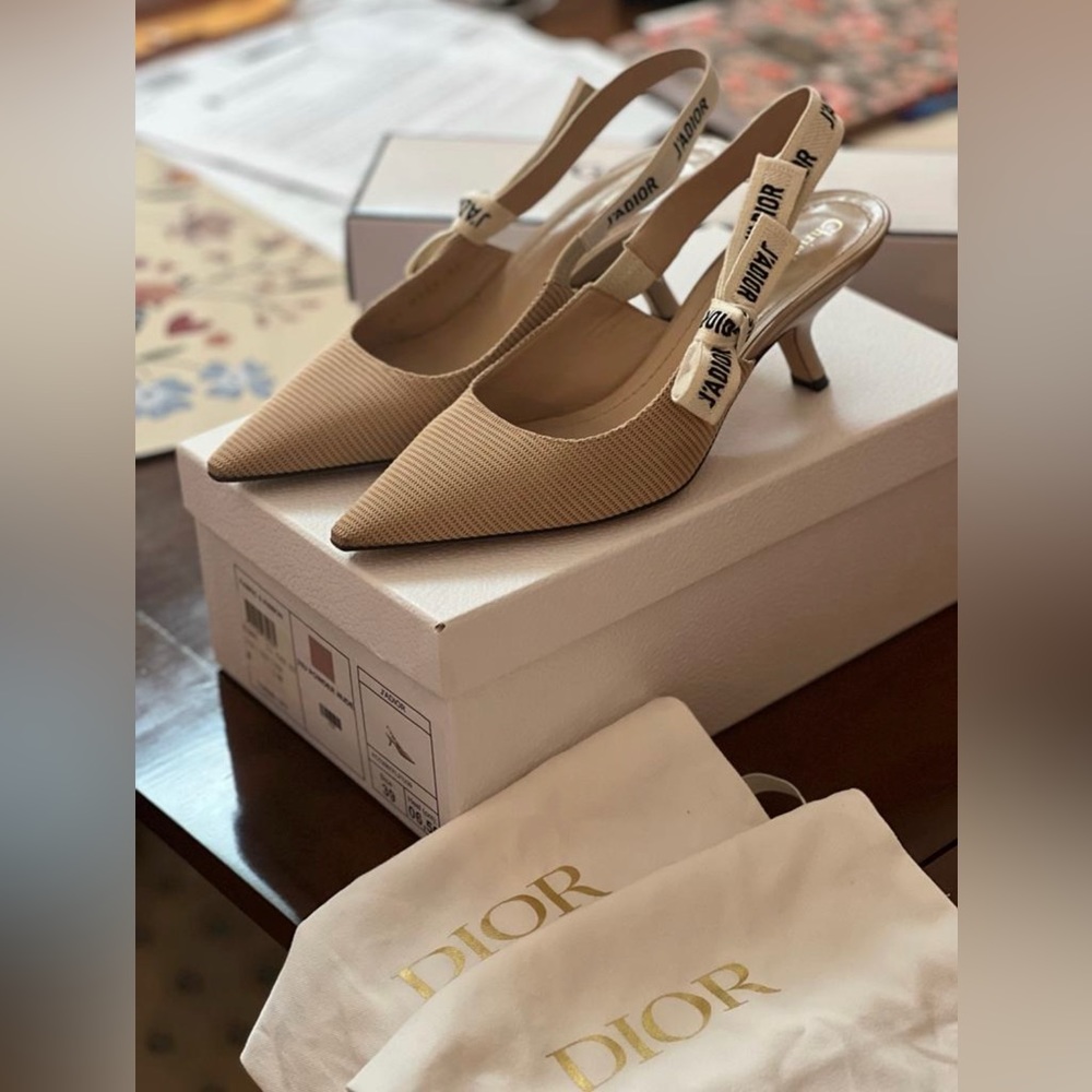 J'ADIOR SLINGBACK PUMP
Nude Technical Fabric